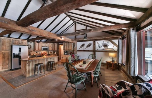Sellersville Cabina | Serene cabin on 6 acre pond in rural Upper Bucks