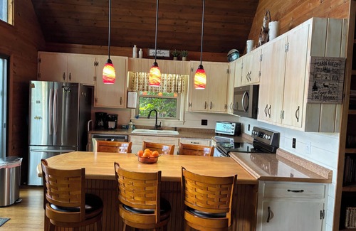 Deep Gap Cabina | Serene Cabin - Sleeps 8, 3 BR, 3 BA, magnificent VIEWS, family and pet friendly