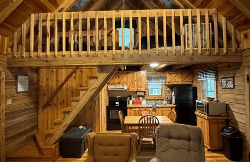 Flat Hollow Marina Cabina | Serene cabin with dock/swim platform in charming Speedwell