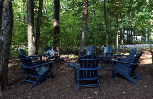 Bellaire Cabina | Serene chalet with fire pit, hot tub and barrel sauna in Shanty Creek