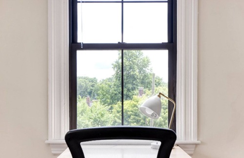 Chestnut Hill Apartamento | Serene Chestnut Hill 2BR nr Boston College T, by Blueground