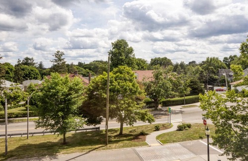 Chestnut Hill Apartamento | Serene Chestnut Hill 2BR nr Boston College T, by Blueground