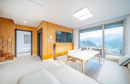 Chuncheon Casa | Serene Chuncheon Glamdog