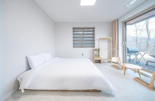 Chuncheon Casa | Serene Chuncheon Glamdog
