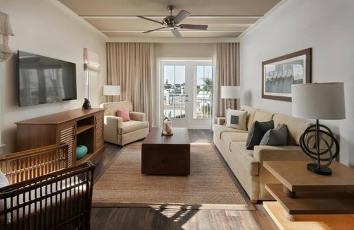 Holmes Beach Hotel | Serene Coastal Villa w/Kitchen & Marina Access Near Beach