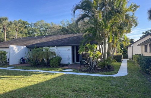 The Meadows Condominio | Serene Condo located in very sought after part of Sarasota