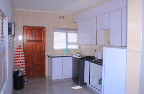 Francistown Casa | Serene Cottage