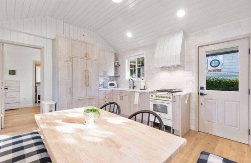 Pine Park Neighborhood Cabaña | Serene cottage in charming Edmonds