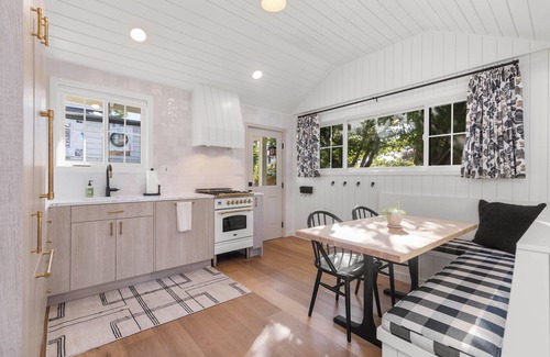 Pine Park Neighborhood Cabaña | Serene cottage in charming Edmonds