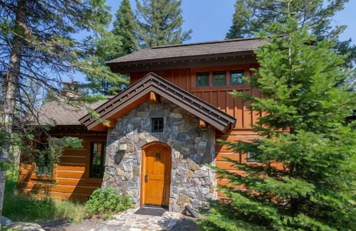 Tamarack Cabaña | Serene Cottage | Ski-In/Ski-Out Private Hot Tub