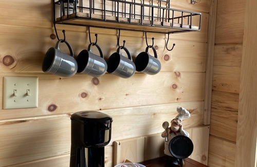 Chesnee Cabina | Serene Country Cabin. 30 min from TIEC, FENCE, hiking, & Spartanburg.