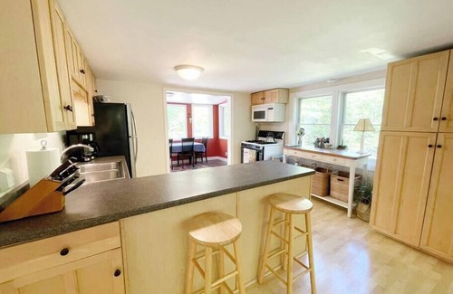 Moscow Casa | Serene & Cozy 3BR Home w/ Large Deck on River