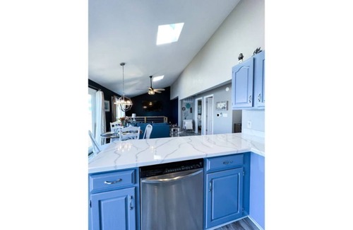Peoria Heights Cabaña | Serene & Cozy Waterfront Home with Breathtaking Sunset Views, Pet Friendly!