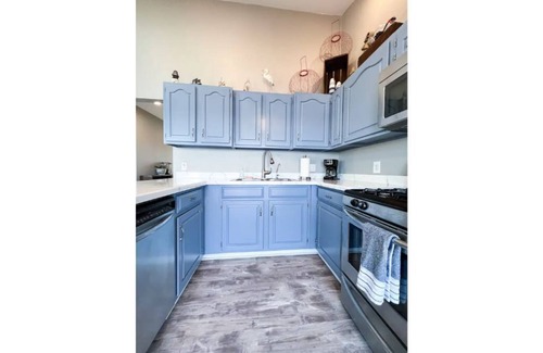 Peoria Heights Cabaña | Serene & Cozy Waterfront Home with Breathtaking Sunset Views, Pet Friendly!