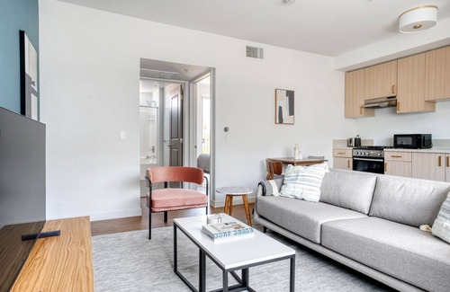 Palms Apartamento | Serene Culver City 1BR w/Gym & Roof Lounge, Walkable Area, by Blueground