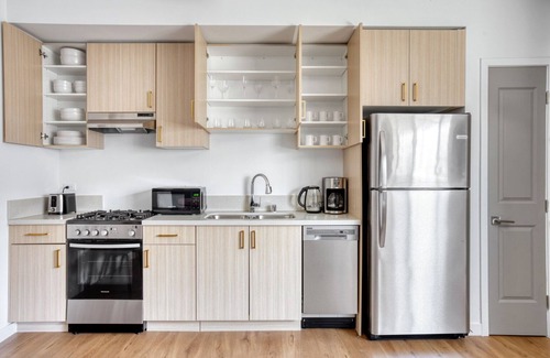 Palms Apartamento | Serene Culver City 1BR w/Gym & Roof Lounge, Walkable Area, by Blueground