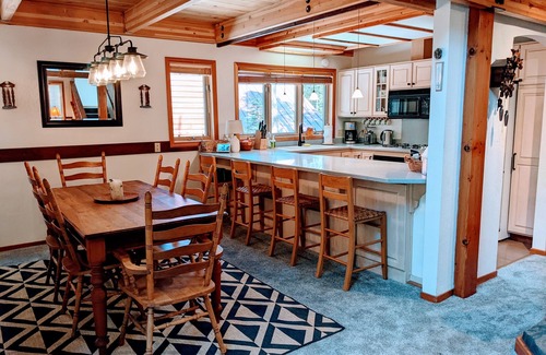 Serene Lakes Casa | Serene Dacha | Hot Tub & Sauna | Huge Loft