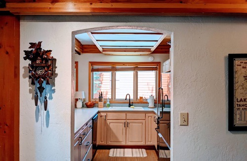 Serene Lakes Casa | Serene Dacha | Hot Tub & Sauna | Huge Loft