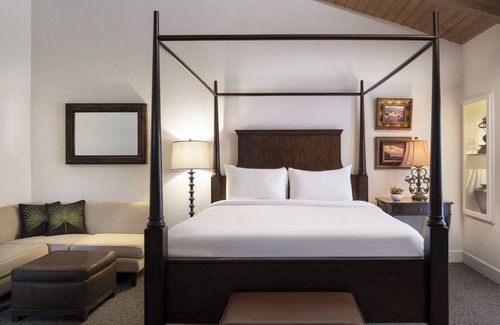 Borrego Springs Hotel | Serene Desert Escape in Spacious Rooms, Perfect for Yoga & Spa Lovers