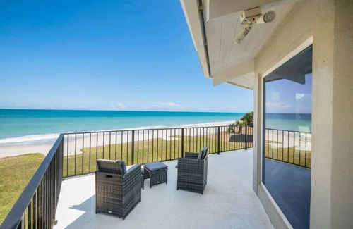 Wabasso Beach Casa | Serene Direct Beachfront Haven - N
