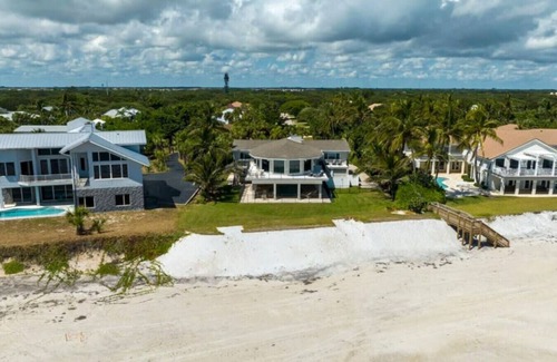 Wabasso Beach Casa | Serene Direct Beachfront Haven - N