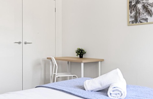 Panania Casa | Serene Double Room in Panania - Close to Stations & Shops - Shared Bathroom