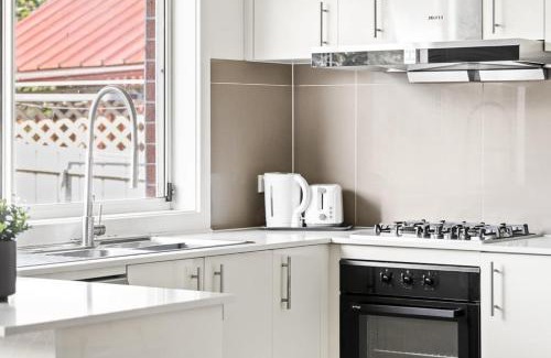 Panania Casa | Serene Double Room in Panania - Close to Stations & Shops - Shared Bathroom