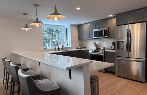 Stratton Mountain Casa | Serene Escape | Comfort & Luxury | A/C | Hot Tub | Sauna | Golf Getaway