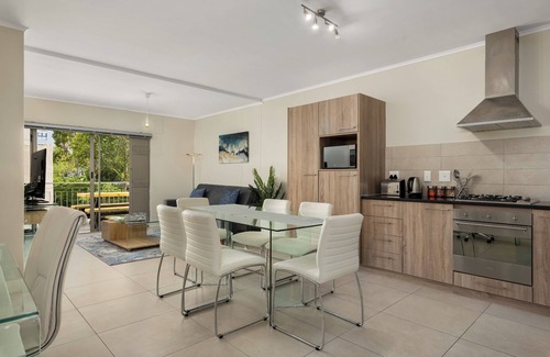 Flora Park Apartamento | Serene Escape in the Heart of Century City