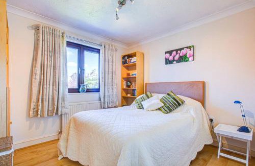 Barling Casa | Serene Family Escape - Spacious, Near Thorpe Bay and Southend, Beaches & Amenities