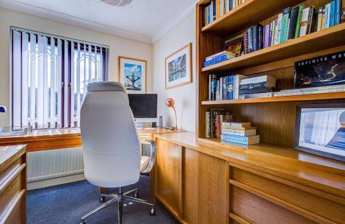 Barling Casa | Serene Family Escape - Spacious, Near Thorpe Bay and Southend, Beaches & Amenities