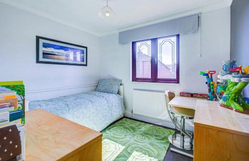 Barling Casa | Serene Family Escape - Spacious, Near Thorpe Bay and Southend, Beaches & Amenities