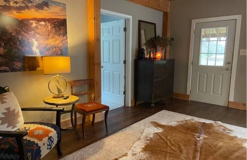 Dahlonega Otro | Serene Farmhouse with ColdPlunge, Pickleball, Firepit, Swing, AC, WiFi, Creeks