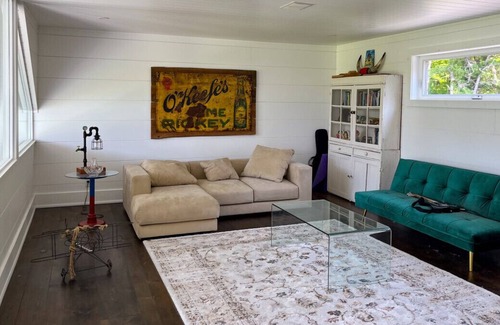 Muskoka Lakes Cabaña | Serene Forest and Meadow on Lake Blanchard