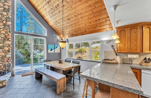 Serene Lakes Casa | Serene Forest Retreat Near 3 Ski Resorts