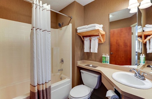Galena Hotel | Serene Galena Stay: Rustic Inn with Modern Amenities | 3 Units