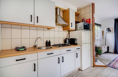 Nunspeet Chalet De Esquí | Serene Getaway: Charming Cozy Chalet with Generous Private Garden at the Veluwe.