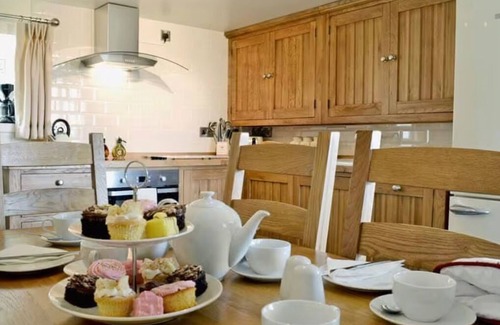 Tregaron Cabaña | Serene Golygfar Cottage Retreat in Ystrad Meurig