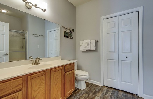 Surfside Beach Condominio | Serene ground-floor condo in great location with pool access - dog-friendly