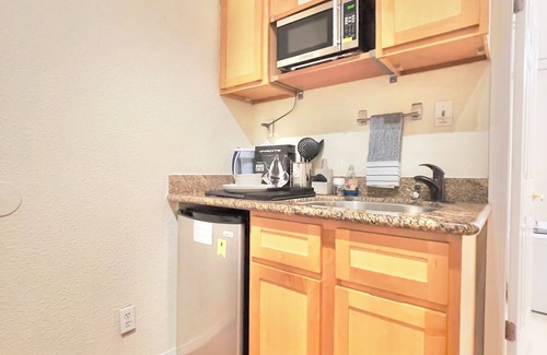 Willow Glen Casa | Serene Guest Suite w/ Private Bath and Kitchenette