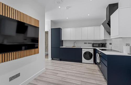 Swindon Apartamento | Serene Haven - 2 min from Station - Free Parking - Courtyard