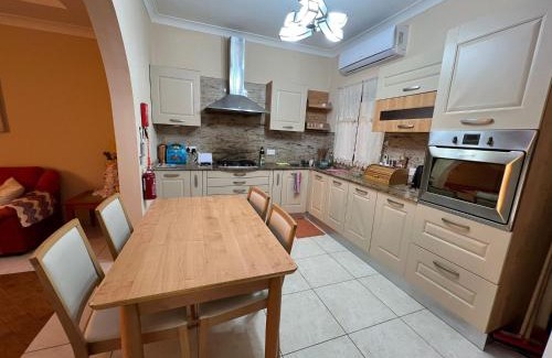 Marsaxlokk Apartamento | Serene Haven Apartment with Three spacious bedrooms