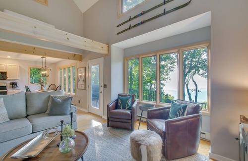 Pedlars Edge Cabina | Serene Hideaway with Views, 1 Mi to Hike & Ski!