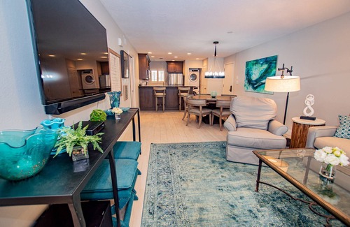 Wesley Chapel Condominio | Serene Hideaway – Ground-Floor Corner Condo w/ King Suite, Smart TVs & Private Patio!