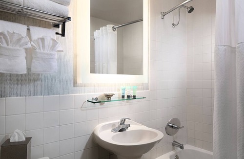 Crown Point Hotel | Serene Hideaway Room w/ Spa Access and Bike Rentals – Ideal for Couples