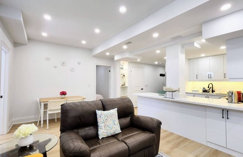 Glen Abbey Casa | Serene High-celling Retreat in Upsacle and Safe Neighbourhood