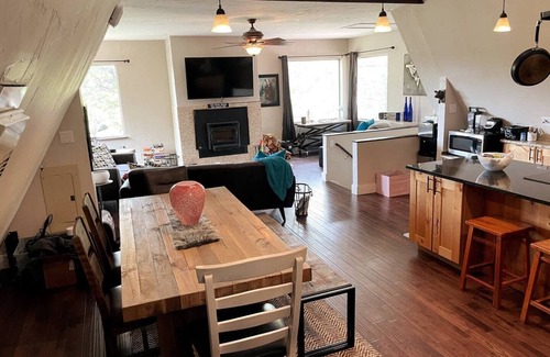 Saint Mary's Cabina | Serene High-Country Mountain Winter Getaway w/ Hot Tub
