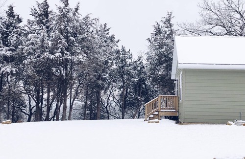 Green Lake Cabina | Serene Hilltop Escape - Lake Views!!