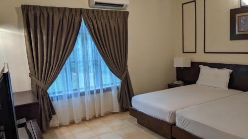 Alor Gajah Chalet De Esquí | Serene Holiday Chalet with pool in a quiet enclave