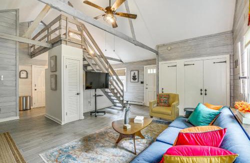 Holmes Casa | Serene Holmes Cottage Near Lakes and Trails!